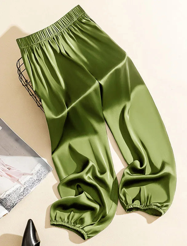 Calça Jogging de Cetim de seda verde oliva musgo brilhosa cargo