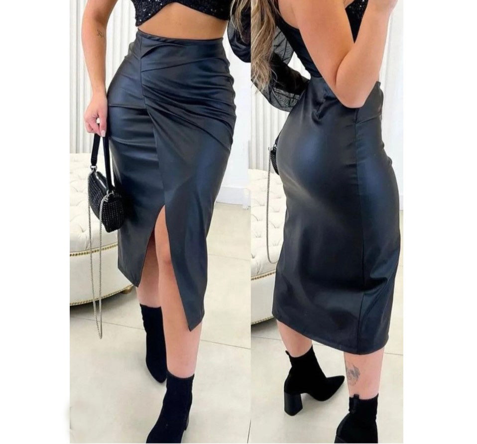 Saia Tubinho Fenda Franzida Eco Couro preta