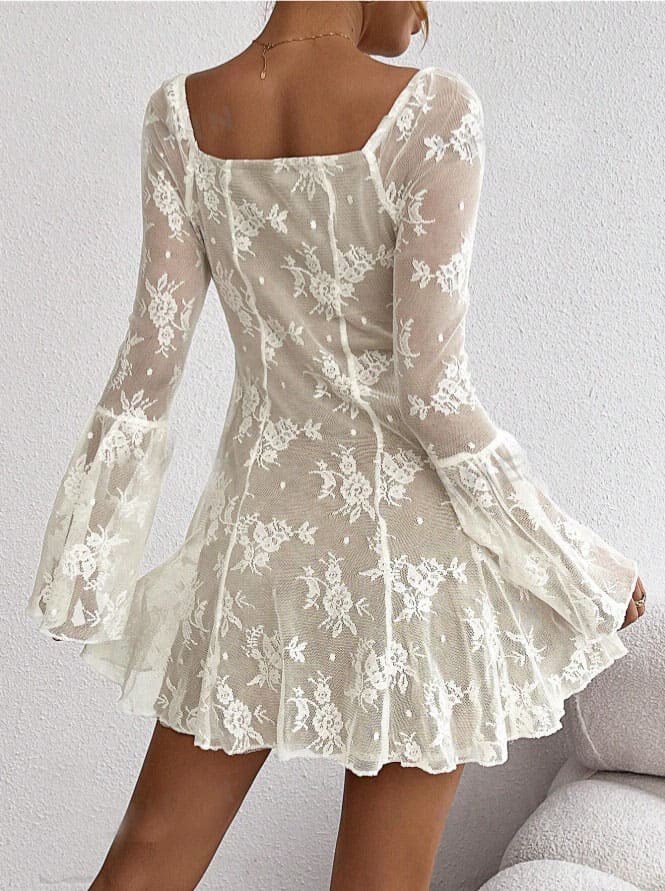 Vestido de Festa de Renda Manga Flare branco decotado curto transparências