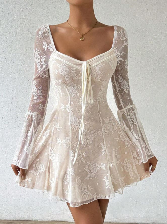 Vestido de Festa de Renda Manga Flare branco decotado curto transparências 15 anos