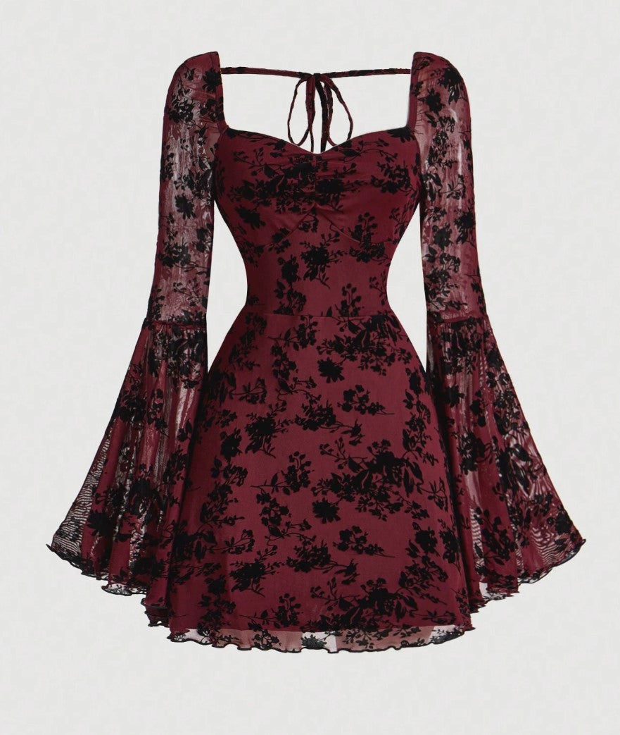 Vestido de Festa curto de Renda Decote Coração Princesa manga flare preto vinho