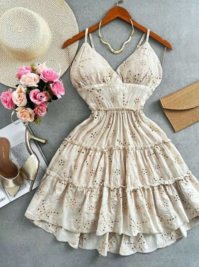 vestido de festa de verão de lese laise vazado bordado algodão bojo curto alcinha bege