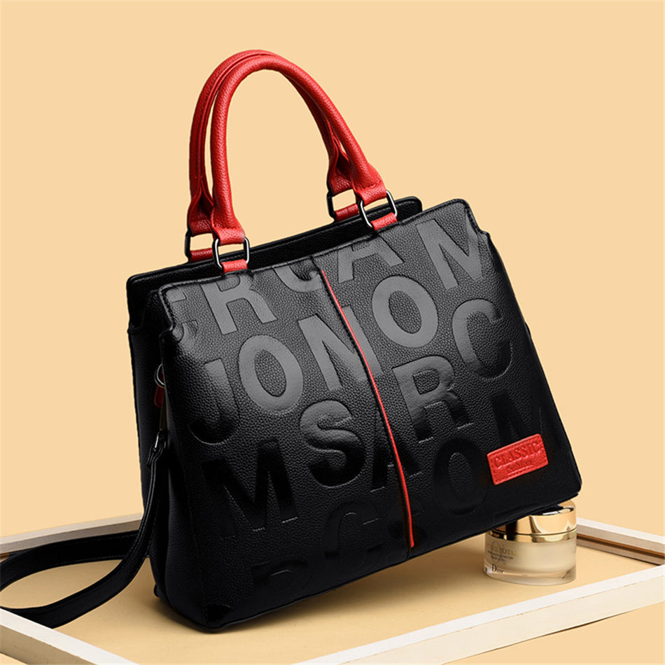 Bolsa Fashion Classic Preta com Detalhes Couro