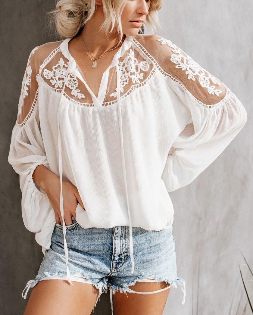 Blusa Bordada Transparências Decote V branca manga princesa