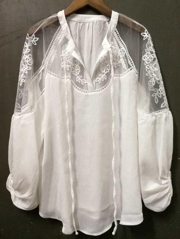 Blusa Bordada Transparências Decote V branca manga princesa