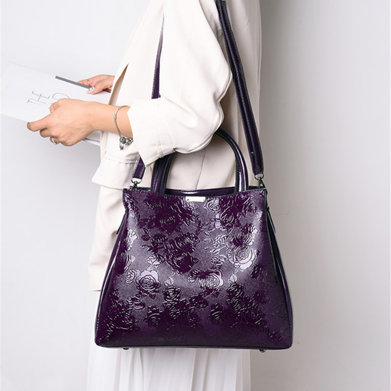 Bolsa de Mão Relevo Rosas Couro PU