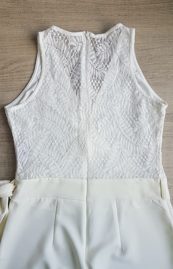 Macacão Branco Blusa de Renda