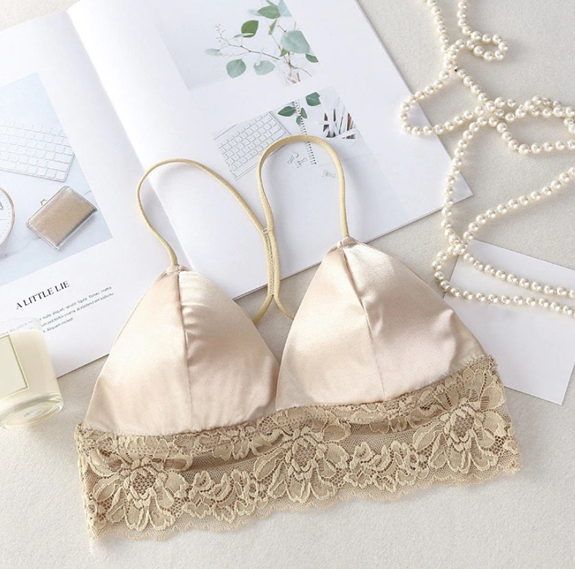 sutiã cropper Bralette de cetim com renda creme