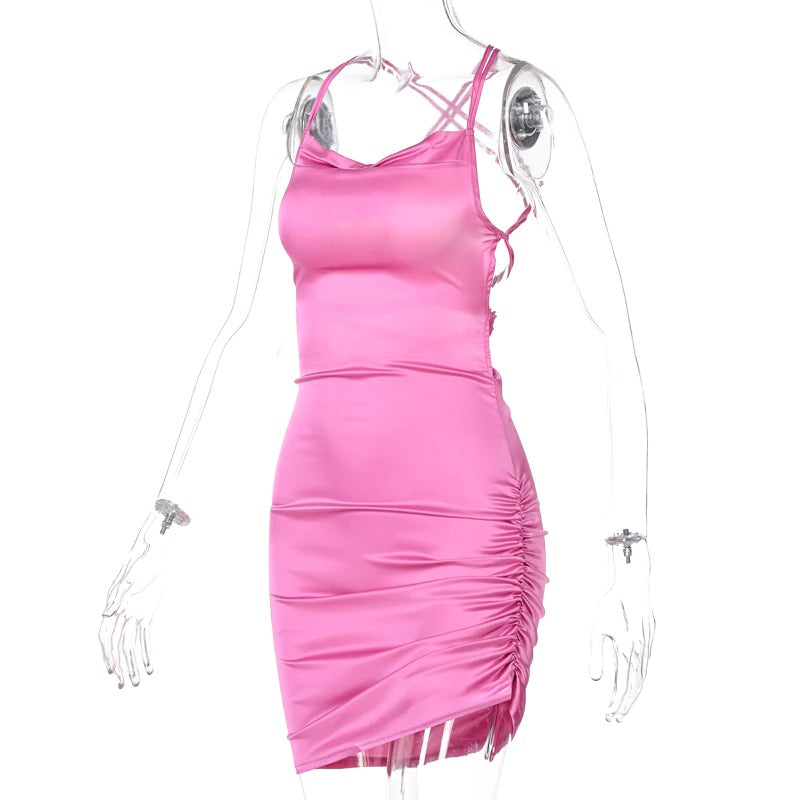 vestido de festa de cetim curto drapeado alcinha sensual brilhante brilhoso sexy sensual alcinha transpassado traçado colado levinho brilhante brilhoso liso decote decotado pregueado franzido ajustável costas nuas rosa