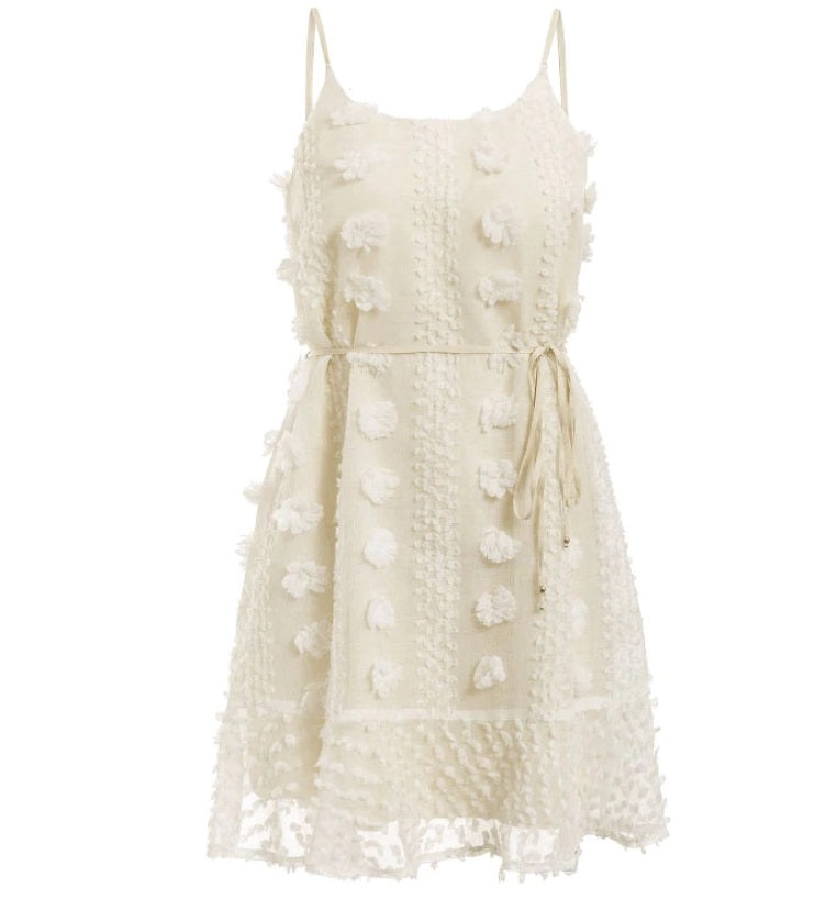 Vestido curto alcinha verão detalhes creme