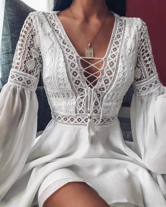 Vestido branco c/ Renda Decote amarrações Manga Flare boho chic