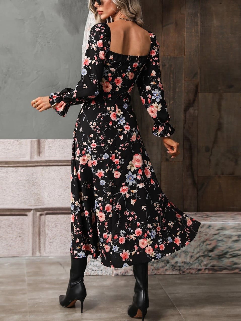 Vestido Midi Floral Decotado Manga longa Fenda preto estampado