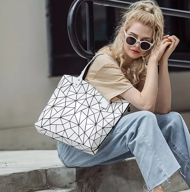 Bolsa Geométrica Holográfica de Ombro Issey Miyake