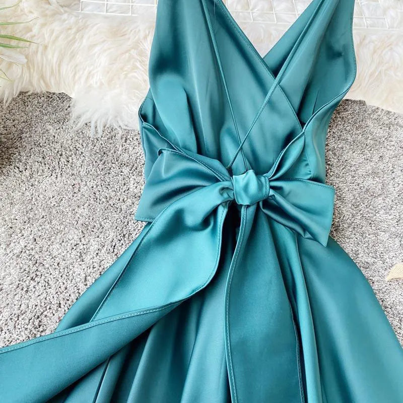 Vestido de Festa Midi de Cetim Laço nas Costas