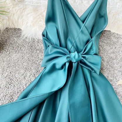 Vestido de Festa Midi de Cetim Laço nas Costas