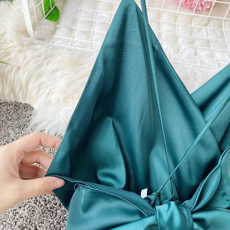 Vestido de Festa Midi de Cetim Laço nas Costas