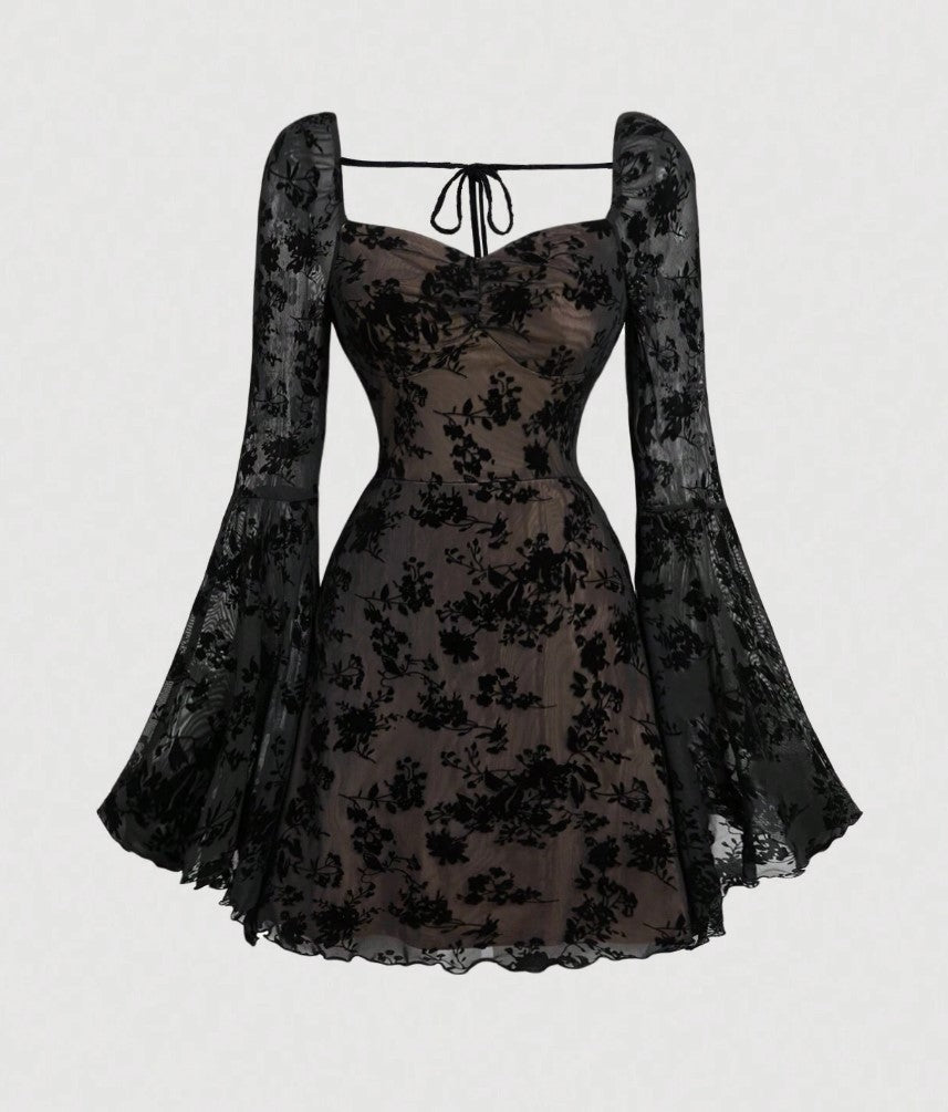 Vestido de Festa curto de Renda Decote Coração Princesa manga flare preto 