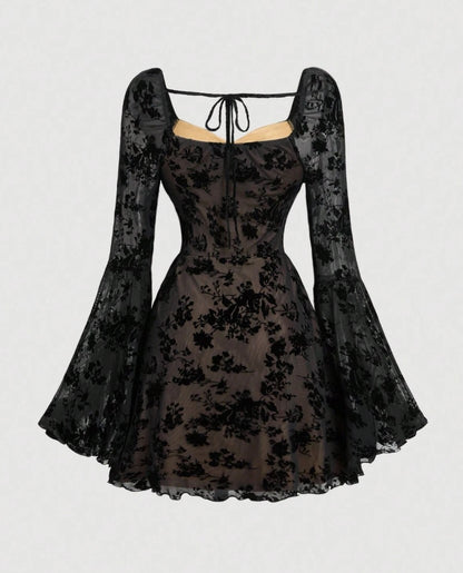 Vestido de Festa curto de Renda Decote Coração Princesa manga flare preto 