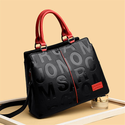 Bolsa Fashion Classic Preta com Detalhes Couro