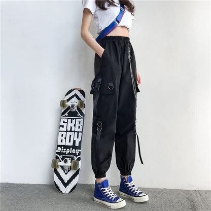 Calça Cargo Preta com Bolsos Corrente