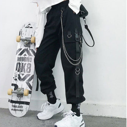 Calça Cargo Preta com Bolsos Corrente