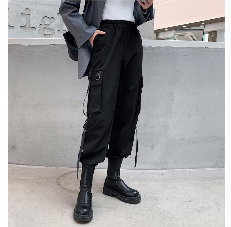 Calça Cargo Preta com Bolsos Corrente