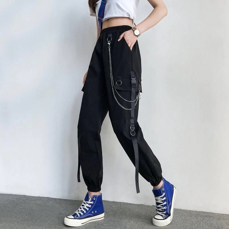 Calça Cargo Preta com Bolsos Corrente