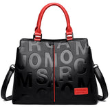Bolsa Fashion Classic Preta com Detalhes Couro