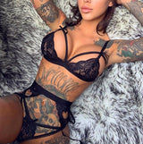 Conjunto Lingerie Renda Strappy Cinta-Liga preto look tatoo