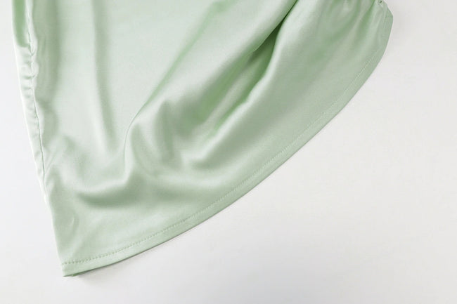 vestido de festa de cetim curto drapeado alcinha sensual brilhante brilhoso sexy sensual alcinha transpassado traçado colado levinho brilhante brilhoso liso decote decotado pregueado franzido ajustável costas nuas verde