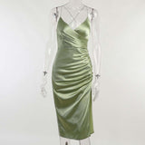 vestido de festa midi com fenda cetim brilhante brilhoso sexy sensual alcinha transpassado colado levinho brilhante brilhoso liso decote decotado pregueado franzido verde