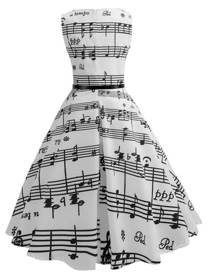 Vestido Retrô Marilyn Regata Estampado Acinturado Midi, P, M, G, GG, 2G, Branco e Preto Partitura