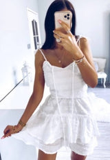 Vestido de alcinha branco detalhe desfiado 