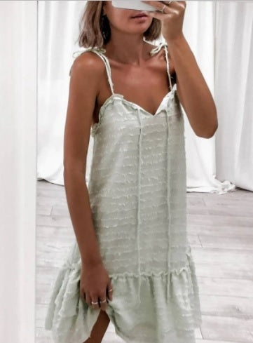 Vestido de alcinha verde claro detalhe desfiado 