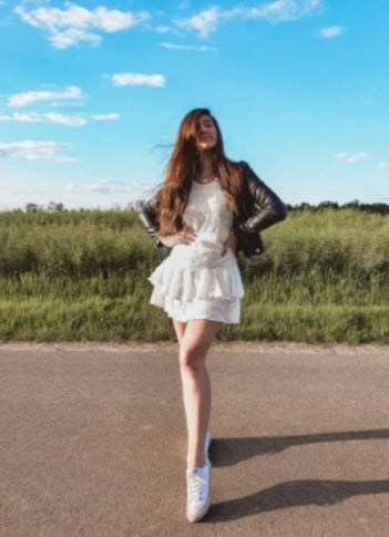 Vestido de alcinha branco detalhe desfiado 