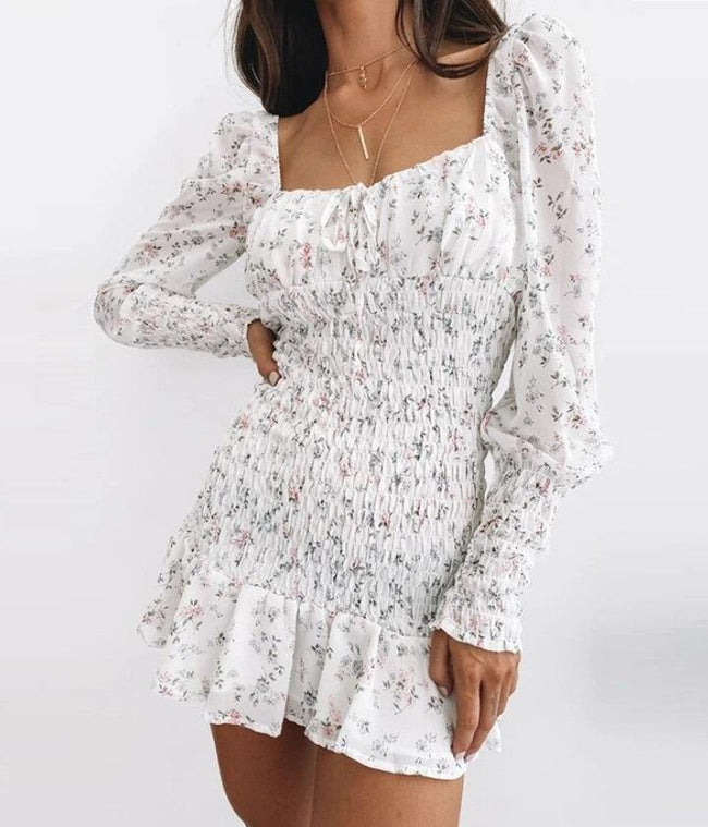 vestido curto branco floral acinturado manga longa decotado 