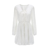 vestido curto branco manga longa renda poá decote trançado