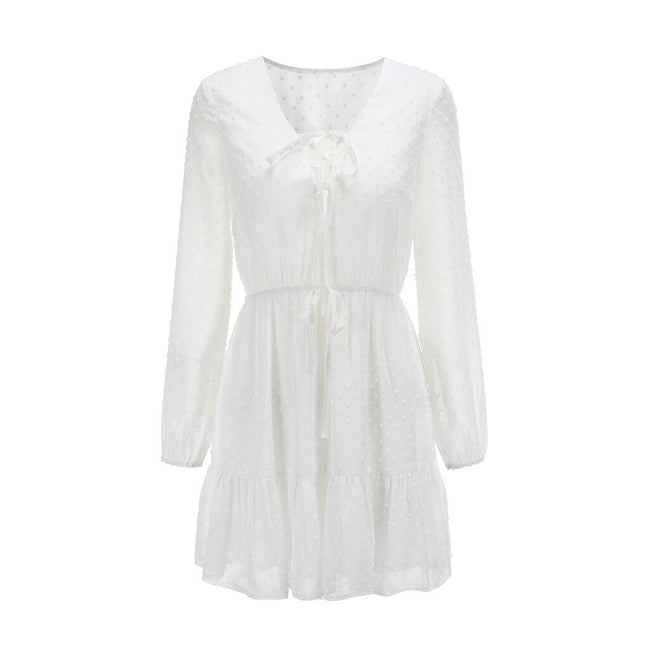 vestido curto branco manga longa renda poá decote trançado