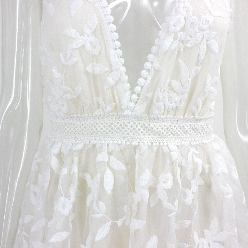 Vestido Curto Bordado de Renda Branco