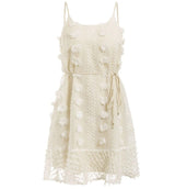 Vestido curto alcinha verão detalhes creme