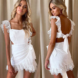 Vestido de Festa Branco c/Renda Curto Laço nas Costas